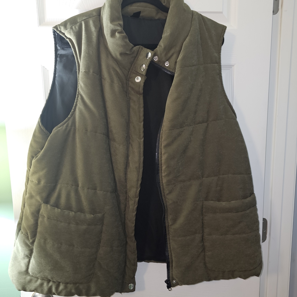 SHEIN Curve Khaki Puffer Vest